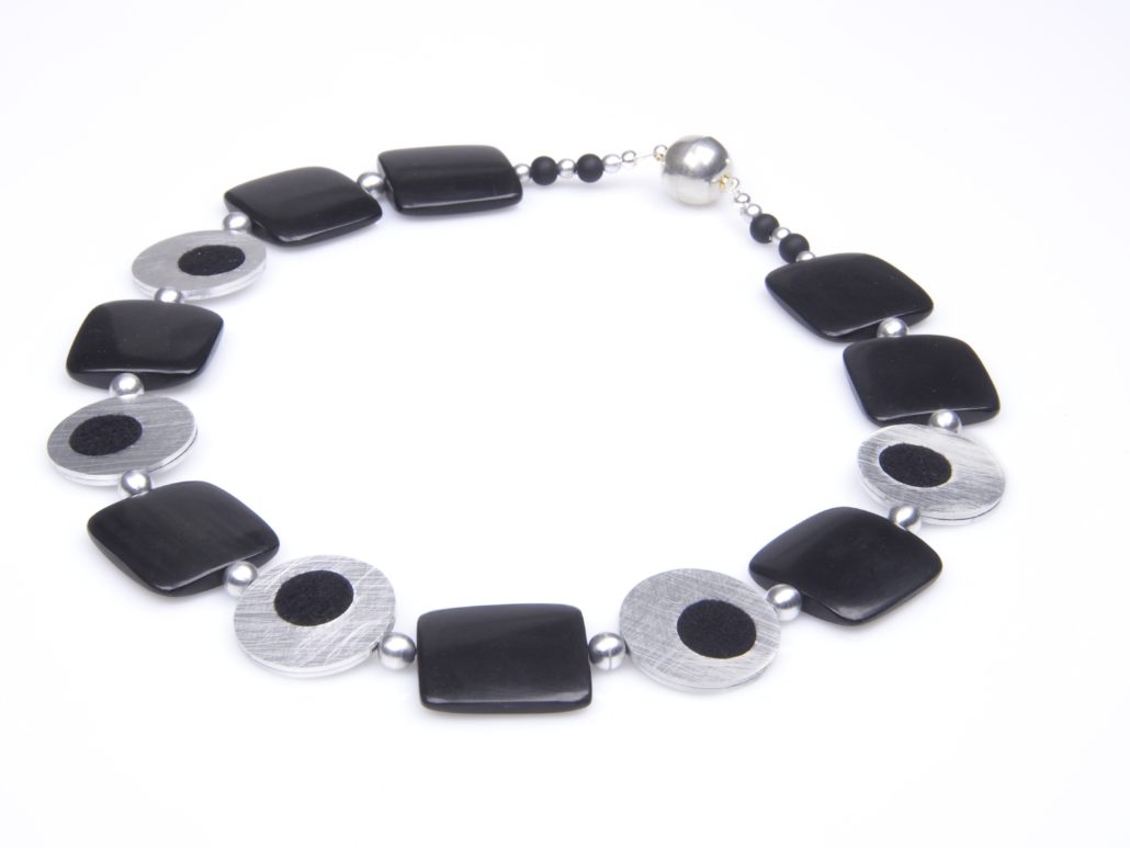 Design Halskette aus Aluminium