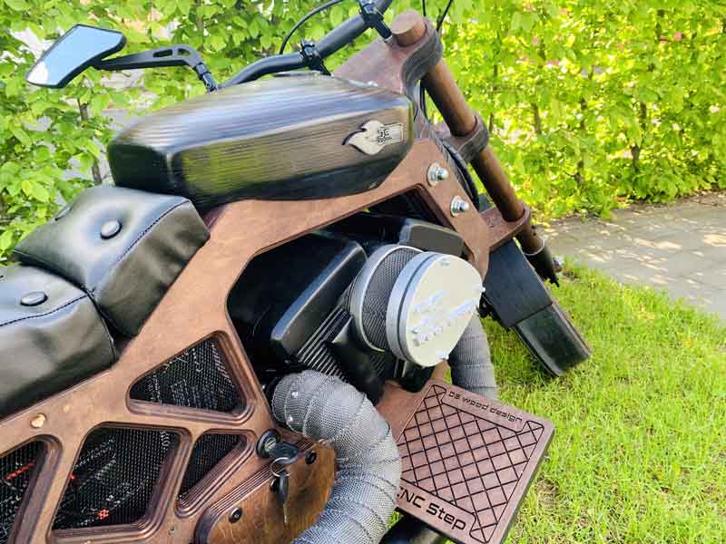 Wooden motorcycle saddle and tank