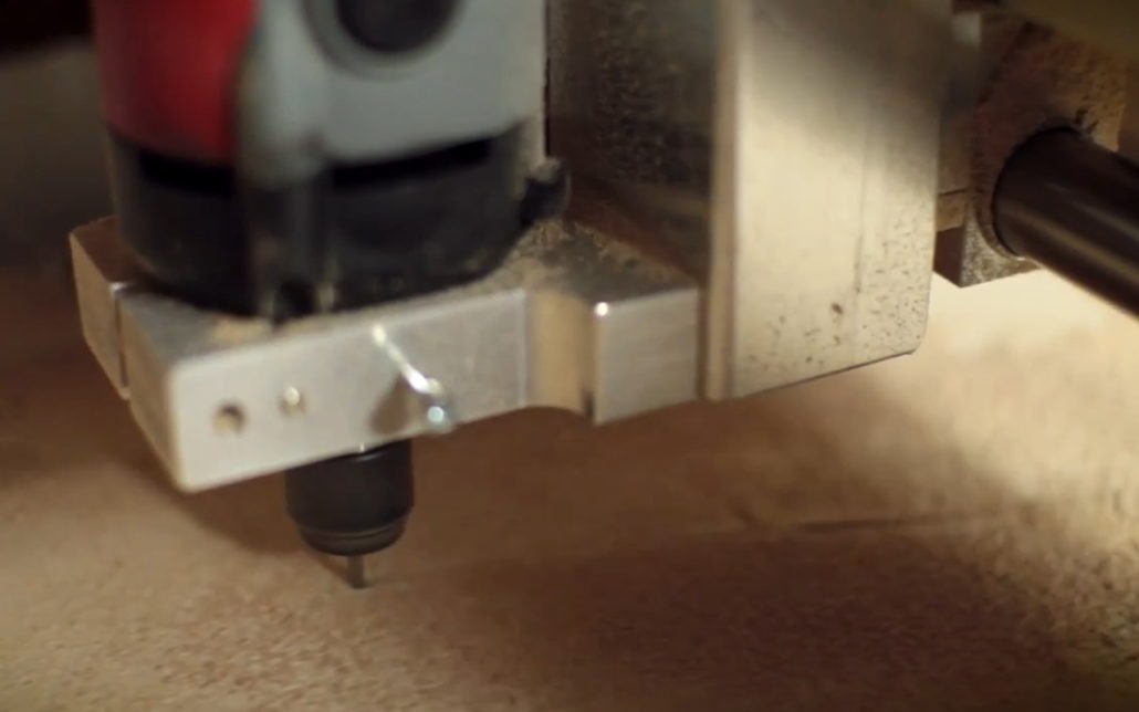 CNC Fräse fräst Sperrholz