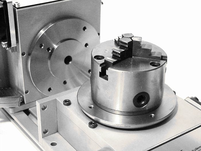 CNC rotation axis / rotary table with chuck
