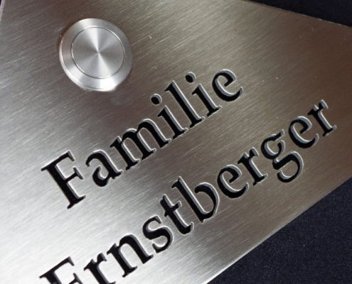 Klingelschild aus Edelstahl frsen